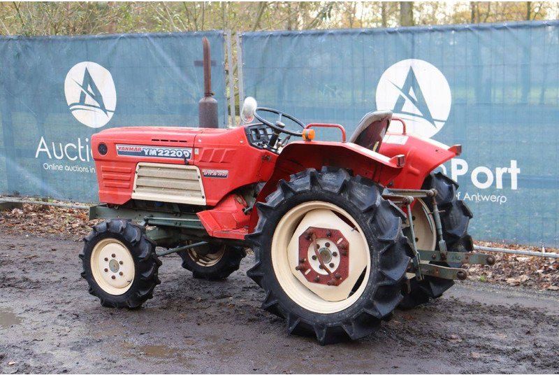 Yanmar YM2220D - Farm tractor: picture 3 Yanmar YM2220D - Farm tractor: picture 3