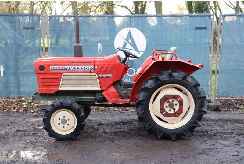 Yanmar YM2220D - Farm tractor: picture 2 Yanmar YM2220D - Farm tractor: picture 2
