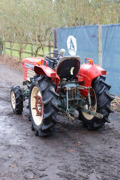 Yanmar YM2220D - Farm tractor: picture 4 Yanmar YM2220D - Farm tractor: picture 4