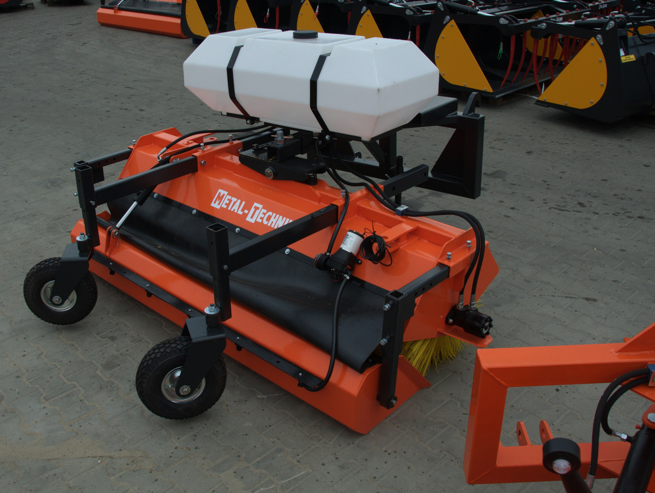 Metal-Technik Zamiatarka 1400 mm / Kehrmaschine 1400 mm/Sweeper 1400 mm/ Подметальная машина 1400 мм - Broom: picture 4 Metal-Technik Zamiatarka 1400 mm / Kehrmaschine 1400 mm/Sweeper 1400 mm/ Подметальная машина 1400 мм - Broom: picture 4