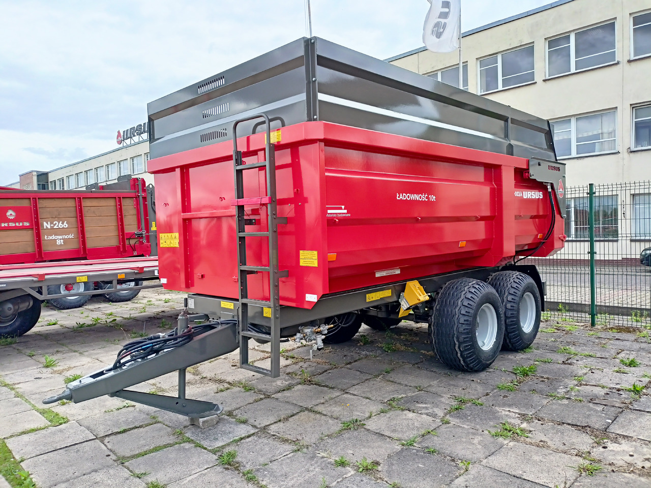 Ursus Przyczepa wywrotka skorupowa 10 T / Anhänger / Trailer/ Трейлер - Farm tipping trailer/ Dumper: picture 1 Ursus Przyczepa wywrotka skorupowa 10 T / Anhänger / Trailer/ Трейлер - Farm tipping trailer/ Dumper: picture 1