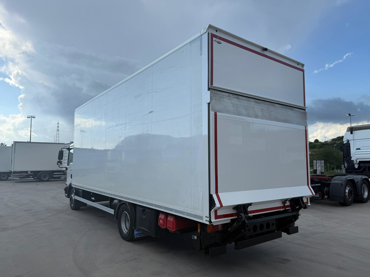 MAN 12.220 BL TGL E6 (Van) - Box truck: picture 4 MAN 12.220 BL TGL E6 (Van) - Box truck: picture 4