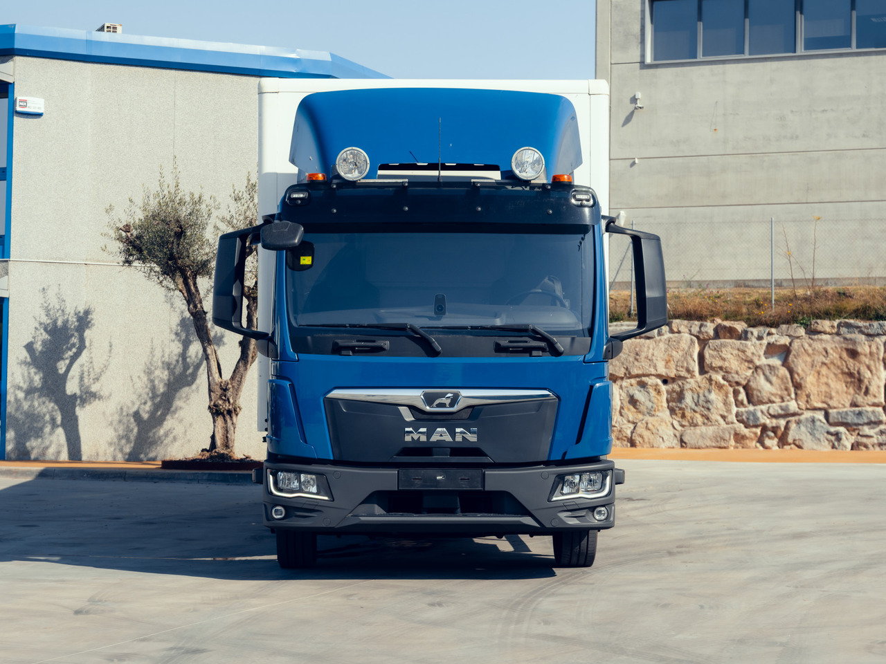 MAN 12.220 TGL E6 (VAN) - Box truck: picture 4 MAN 12.220 TGL E6 (VAN) - Box truck: picture 4