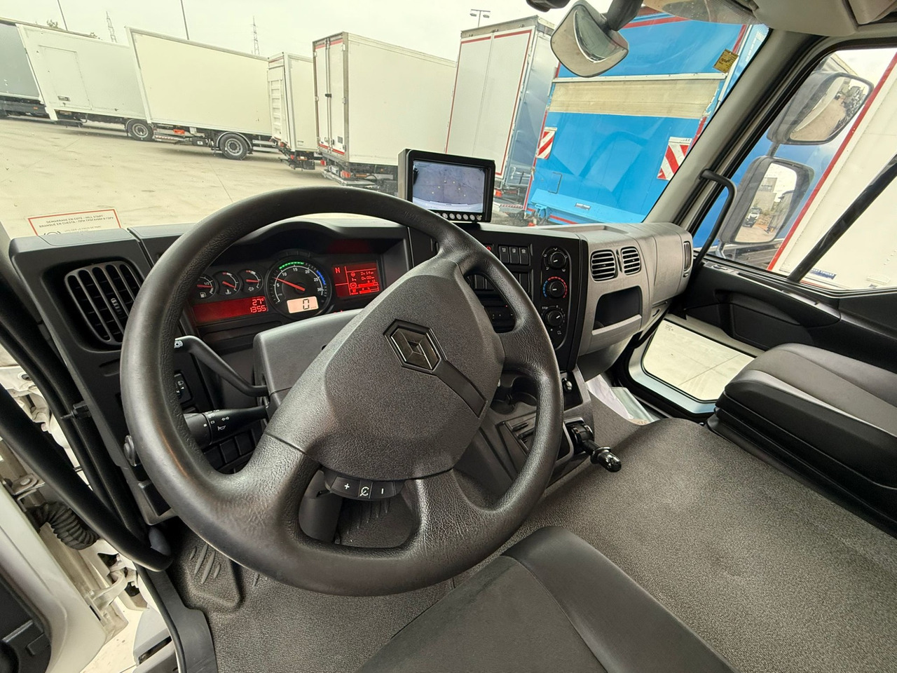 RENAULT D E6 (VAN) - Box truck: picture 5 RENAULT D E6 (VAN) - Box truck: picture 5