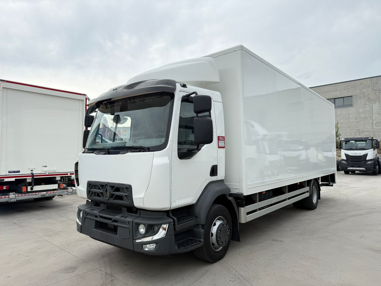 RENAULT D E6 (VAN) - Box truck: picture 1 RENAULT D E6 (VAN) - Box truck: picture 1