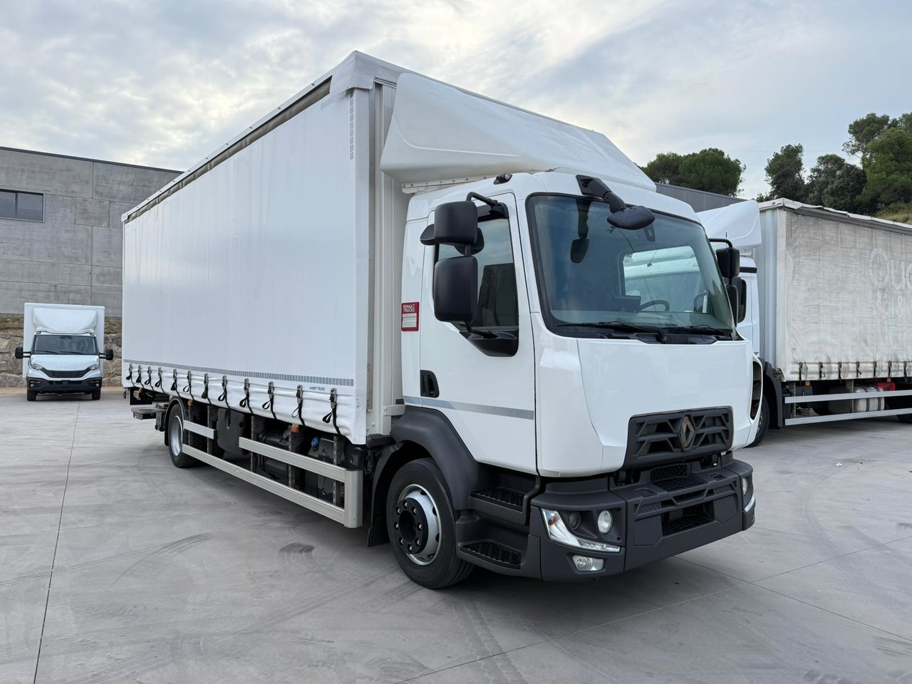RENAULT D12.240 E6 (Tauliner) - Curtainsider truck: picture 2 RENAULT D12.240 E6 (Tauliner) - Curtainsider truck: picture 2