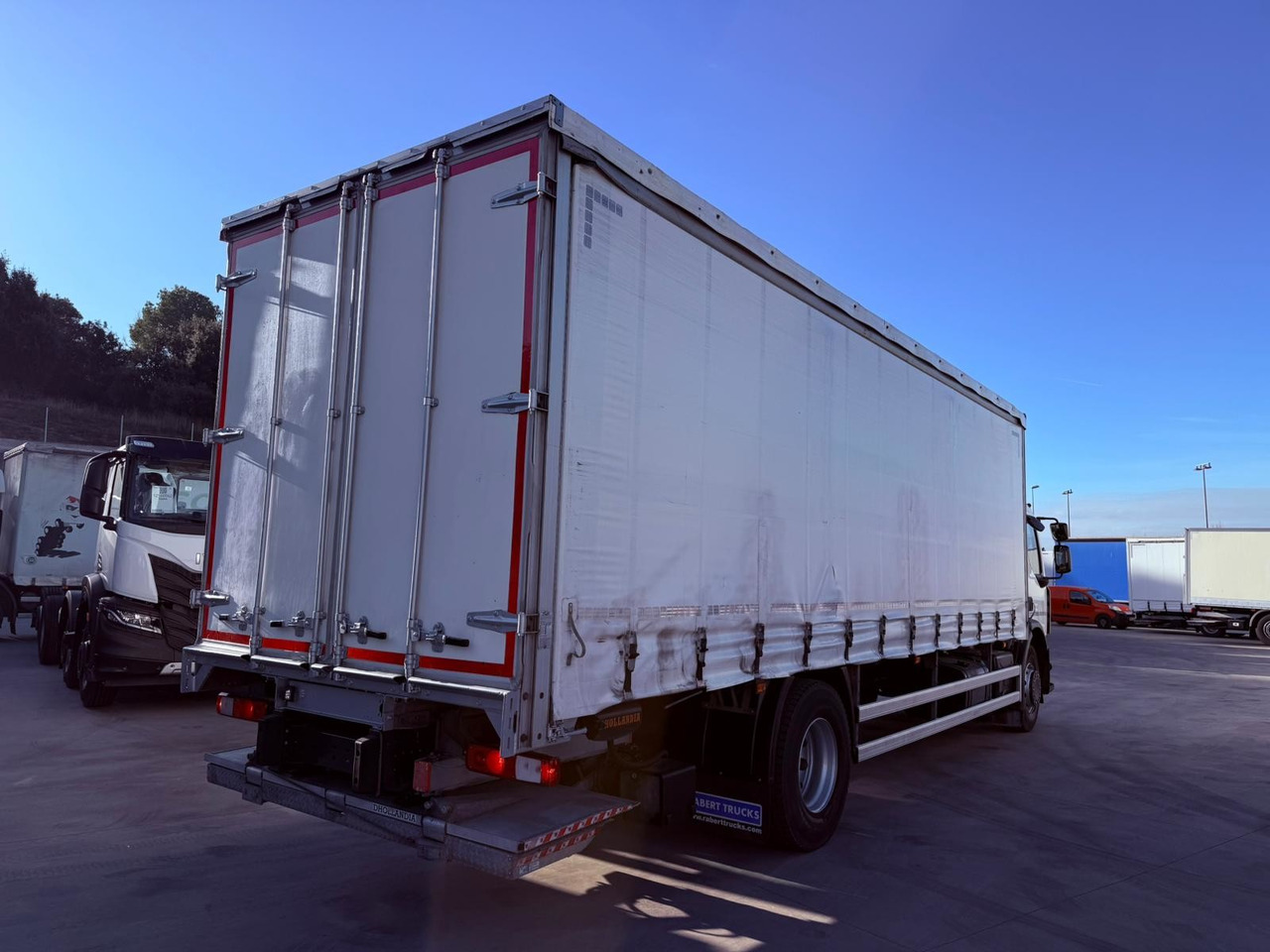 RENAULT D19.280 E6 (Tauliner) - Curtainsider truck: picture 3 RENAULT D19.280 E6 (Tauliner) - Curtainsider truck: picture 3