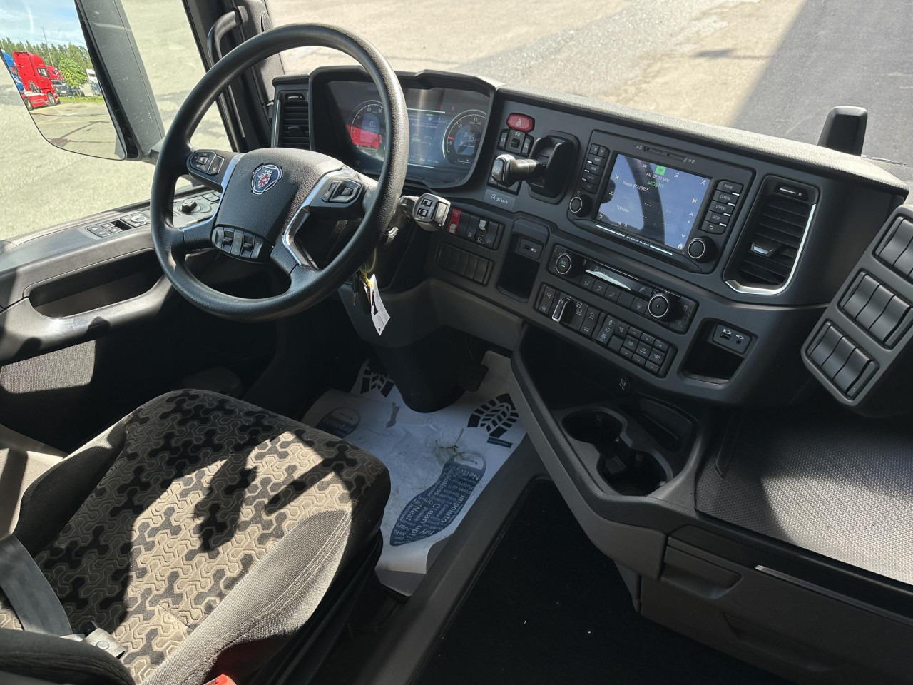 Container transporter/ Swap body truck SCANIA R 450 B6x4HA: picture 14 Container transporter/ Swap body truck SCANIA R 450 B6x4HA: picture 14