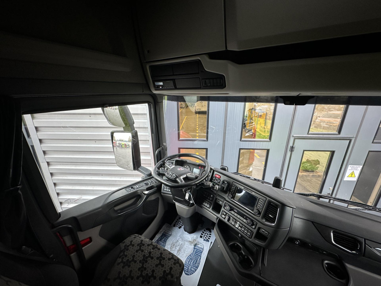 Tractor unit SCANIA S 450 A6x2NB: picture 9