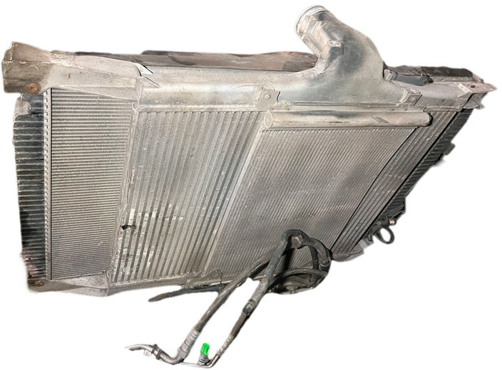 Iveco S-WAY - Radiator: picture 2 Iveco S-WAY - Radiator: picture 2