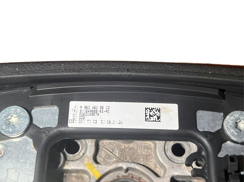 Mercedes-Benz MP5 - Steering wheel: picture 4 Mercedes-Benz MP5 - Steering wheel: picture 4