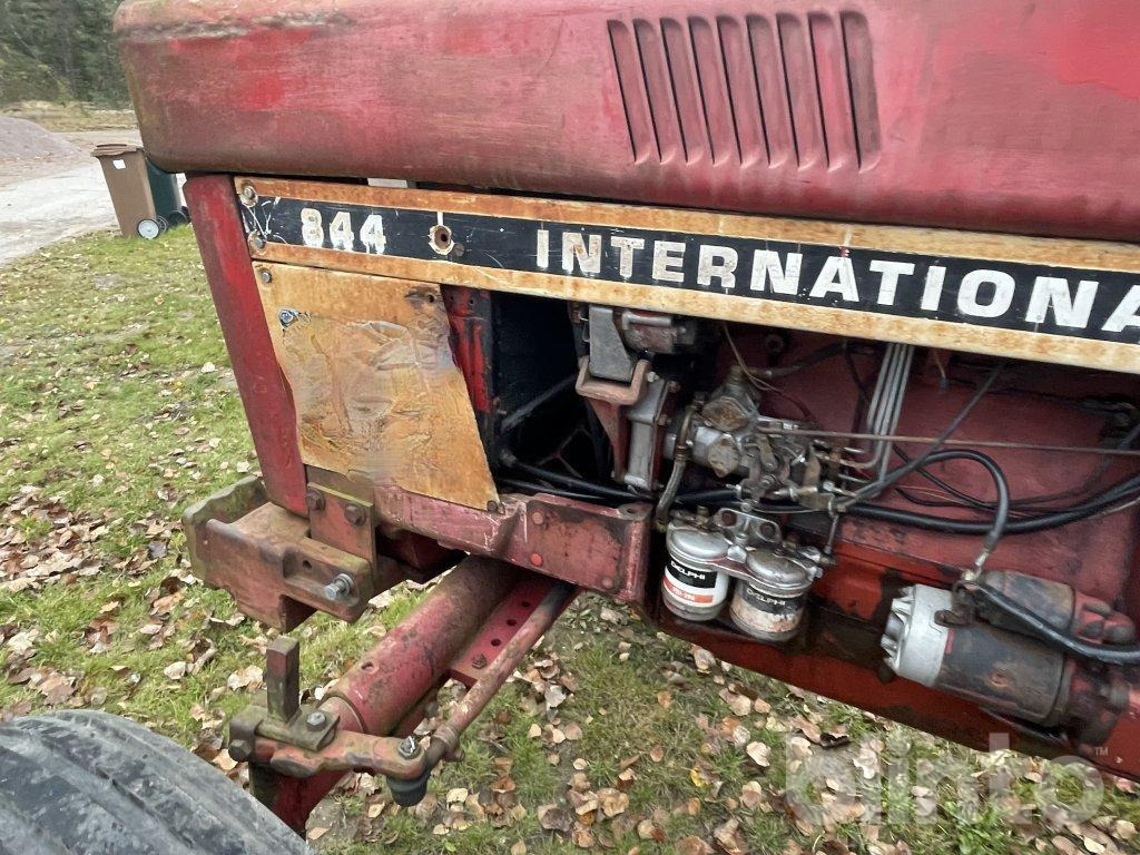 Farm tractor INTERNATIONAL 844: picture 11 Farm tractor INTERNATIONAL 844: picture 11