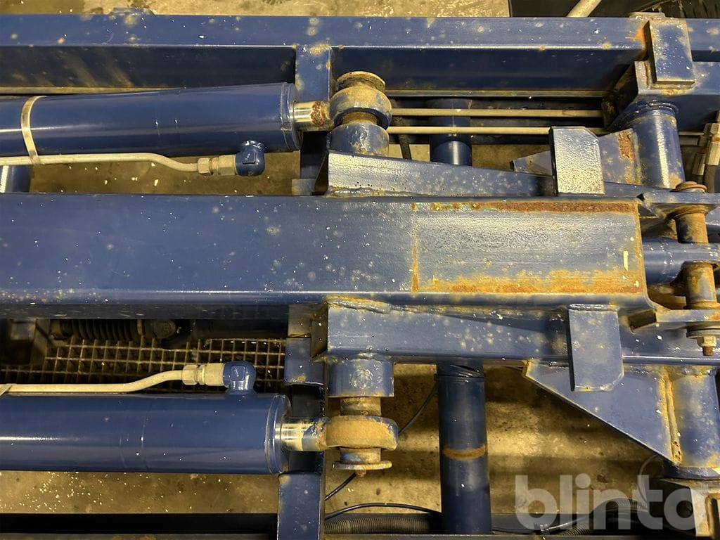 Hook lift truck IVECO 65C15: picture 25