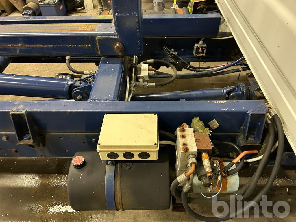 Hook lift truck IVECO 65C15: picture 33