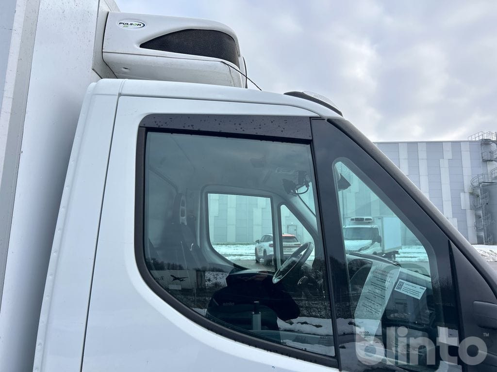 Refrigerated delivery van Iveco Daily 35-140 - Carrier Pulsor 400: picture 16