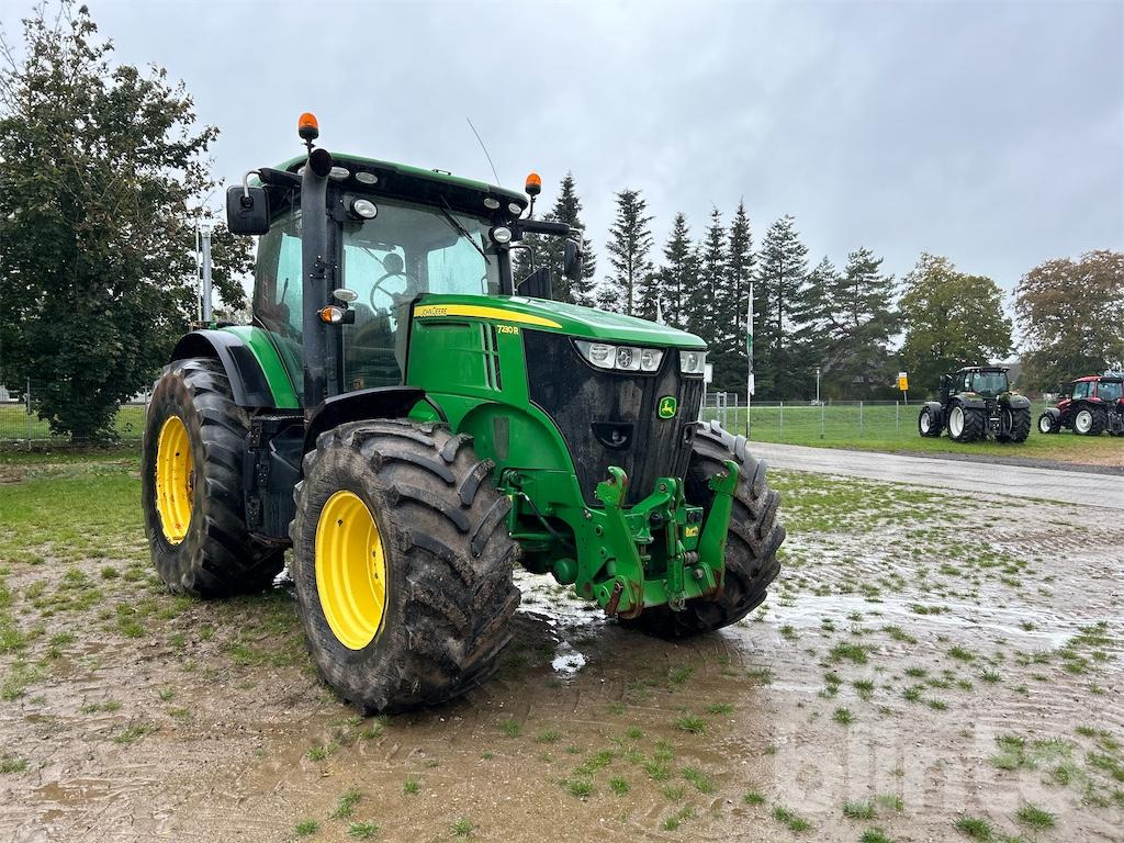 John Deere 7230 R (2015) - Farm tractor: picture 2 John Deere 7230 R (2015) - Farm tractor: picture 2