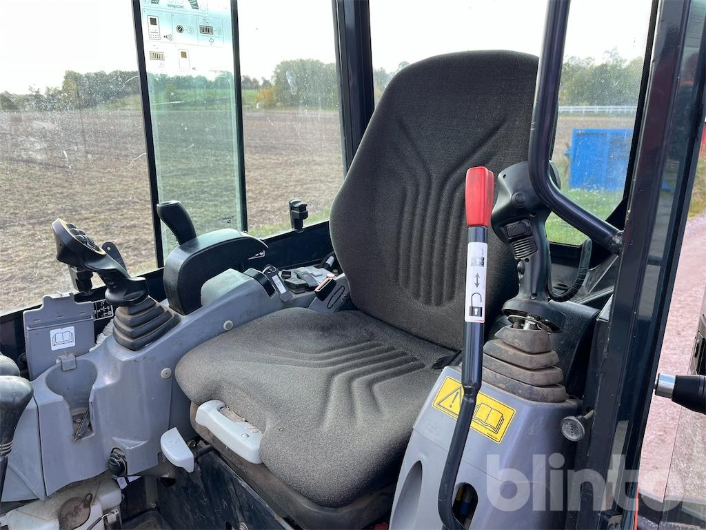 Mini excavator Kubota U27-4 med maskinsläp: picture 44