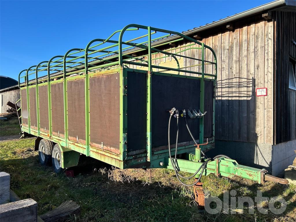 Pronar T046/2 (2003) - Livestock trailer: picture 4 Pronar T046/2 (2003) - Livestock trailer: picture 4