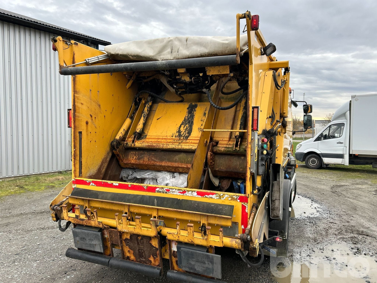 VOLVO FL 4X2 - Garbage truck: picture 4 VOLVO FL 4X2 - Garbage truck: picture 4