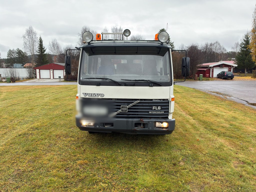 VOLVO FL611 4X2 - Dropside/ Flatbed truck, Crane truck: picture 2 VOLVO FL611 4X2 - Dropside/ Flatbed truck, Crane truck: picture 2