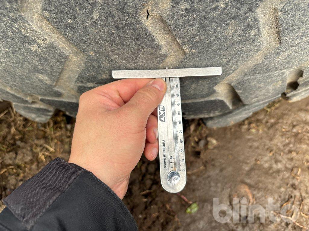 Volvo BM 6300 - Wheel and tire package: picture 4 Volvo BM 6300 - Wheel and tire package: picture 4