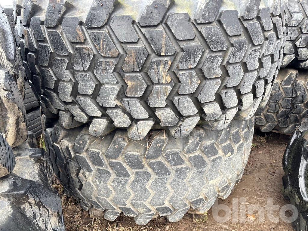 Volvo BM 6300 - Wheel and tire package: picture 3 Volvo BM 6300 - Wheel and tire package: picture 3
