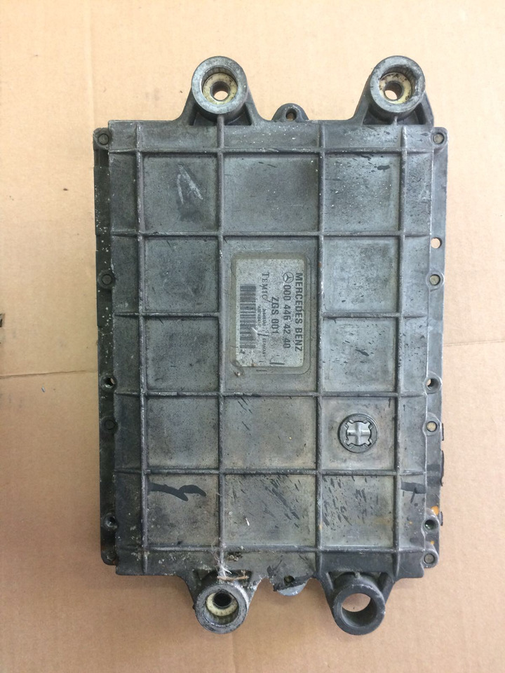 CENTRALINA MOTORE MERCEDES OM904LA.II/8 - VAR. 904.922 - Rif. A0404460540 - ECU: picture 3 CENTRALINA MOTORE MERCEDES OM904LA.II/8 - VAR. 904.922 - Rif. A0404460540 - ECU: picture 3