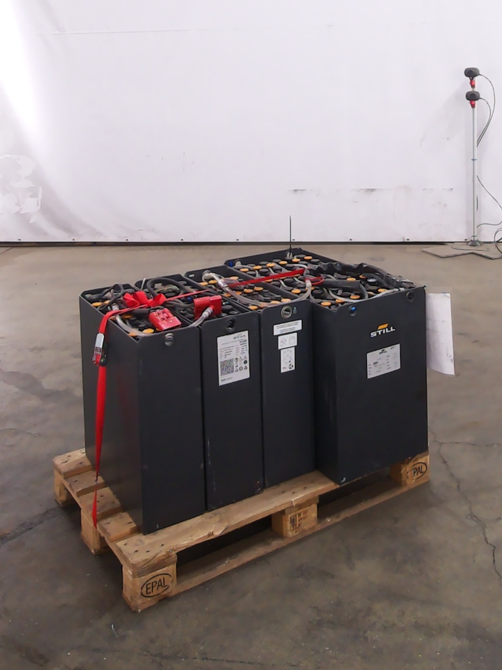 Weitere 4XBATTERIEN - Construction machinery: picture 1 Weitere 4XBATTERIEN - Construction machinery: picture 1