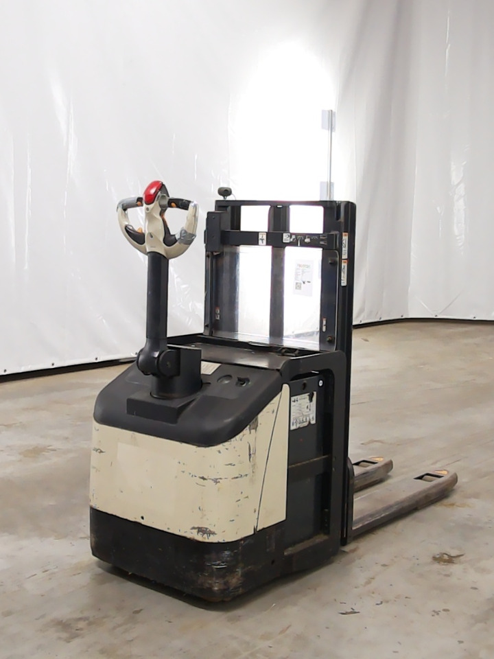 Crown WD2330S - Stacker: picture 2 Crown WD2330S - Stacker: picture 2