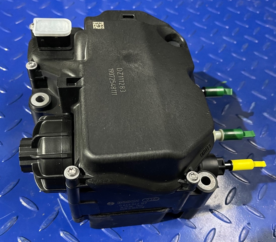 John Deere 8400 Harvester SCR Pump DZ111283 - Muffler/ Exhaust system for Harvester: picture 3 John Deere 8400 Harvester SCR Pump DZ111283 - Muffler/ Exhaust system for Harvester: picture 3