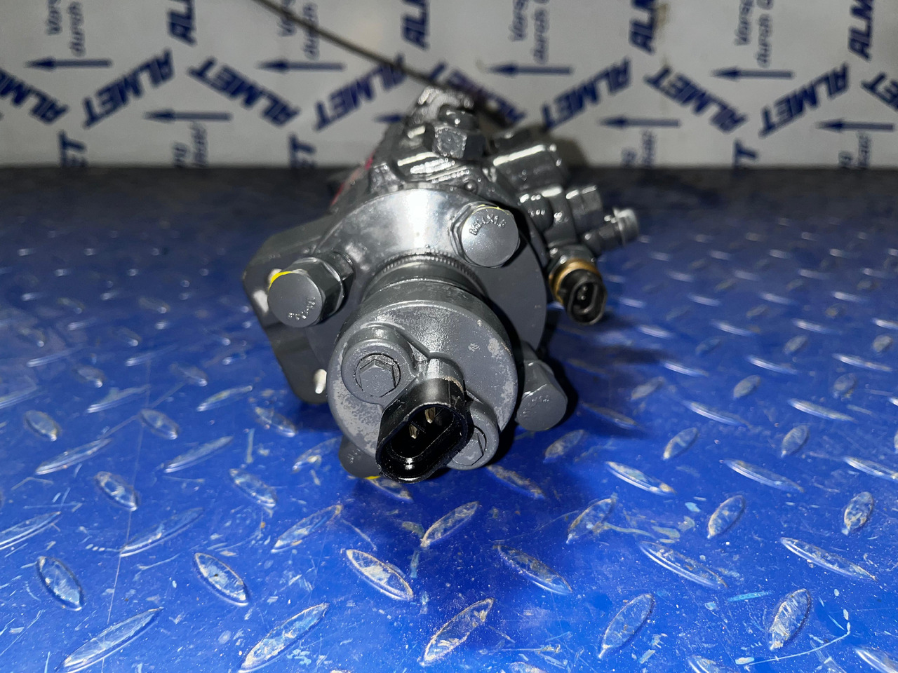 John Deere NEW Injection Pump RE568070 - Engine and parts for Farm tractor: picture 4 John Deere NEW Injection Pump RE568070 - Engine and parts for Farm tractor: picture 4