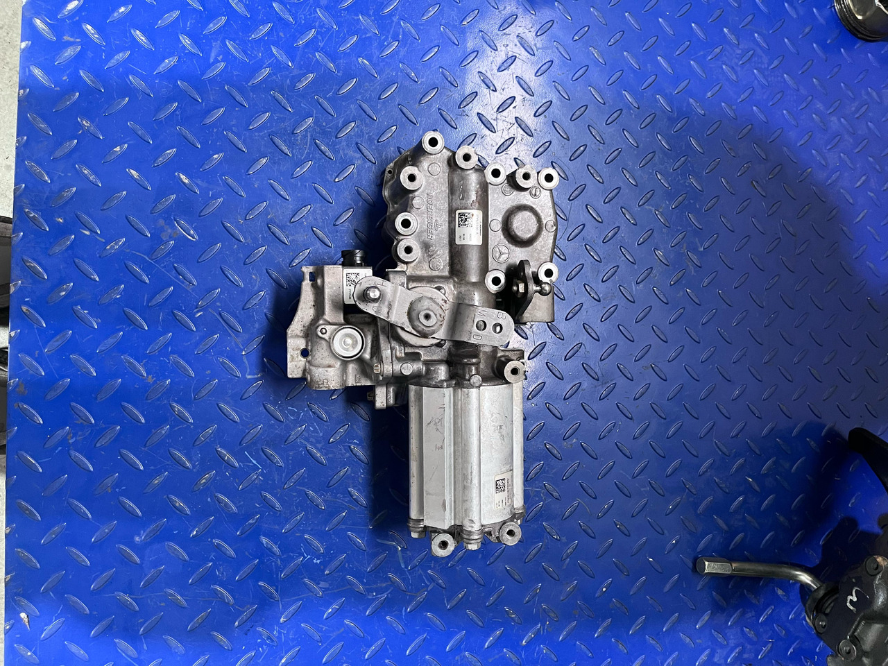 Mercedes Benz Gearshift Cylinder Housing A9602600057 OM541 Euro 5 - Gearbox and parts: picture 3 Mercedes Benz Gearshift Cylinder Housing A9602600057 OM541 Euro 5 - Gearbox and parts: picture 3