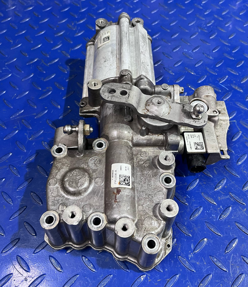 Mercedes Benz Gearshift Cylinder Housing A9602600057 OM541 Euro 5 - Gearbox and parts: picture 1 Mercedes Benz Gearshift Cylinder Housing A9602600057 OM541 Euro 5 - Gearbox and parts: picture 1