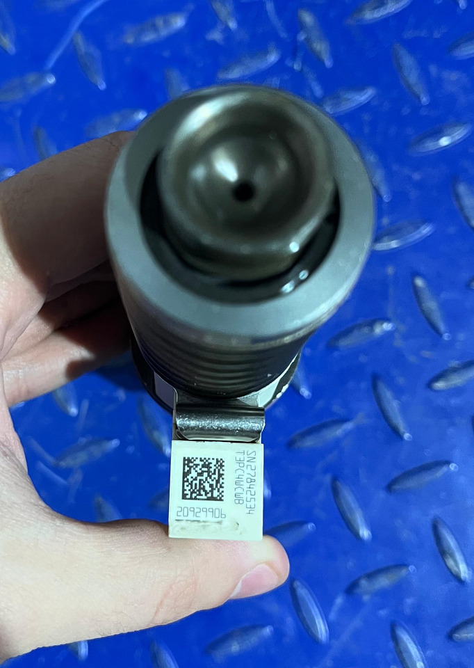 VOLVO 20929906 - Injector: picture 4 VOLVO 20929906 - Injector: picture 4