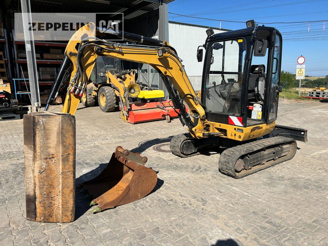 Cat 302.7D - Mini excavator: picture 1 Cat 302.7D - Mini excavator: picture 1
