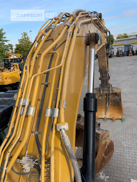 Crawler excavator Cat 352FL: picture 38