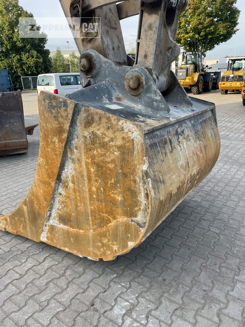 Crawler excavator Cat 352FL: picture 9