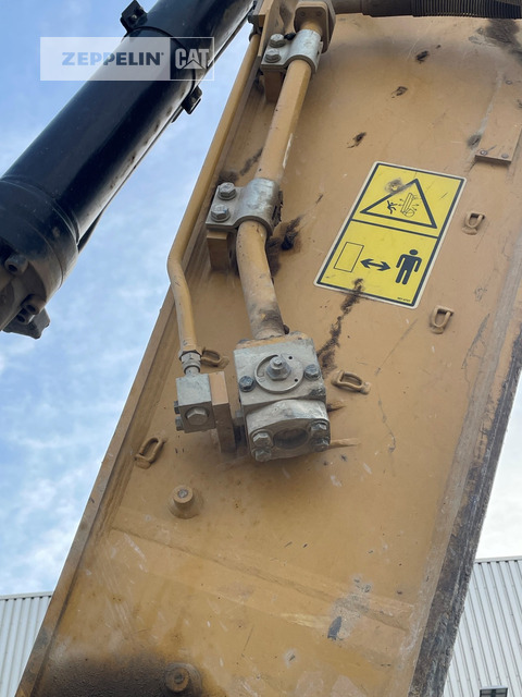 Crawler excavator Cat 352FL: picture 12