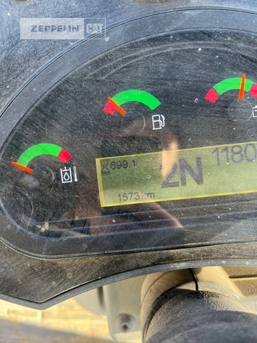 Wheel loader Cat 906M: picture 7