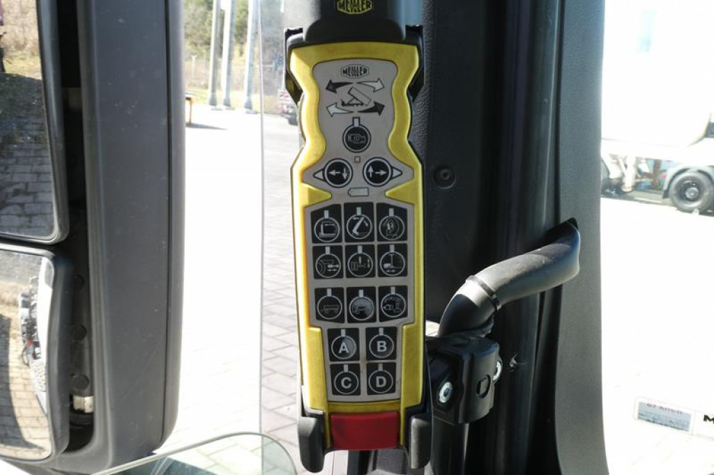 MAN TG-S 35.480 8x4 BL Abrollkipper mit Kran Penz-15L9.80+Meiller RK 30.60L Lenk-Lift Achse - Hook lift truck, Crane truck: picture 3 MAN TG-S 35.480 8x4 BL Abrollkipper mit Kran Penz-15L9.80+Meiller RK 30.60L Lenk-Lift Achse - Hook lift truck, Crane truck: picture 3