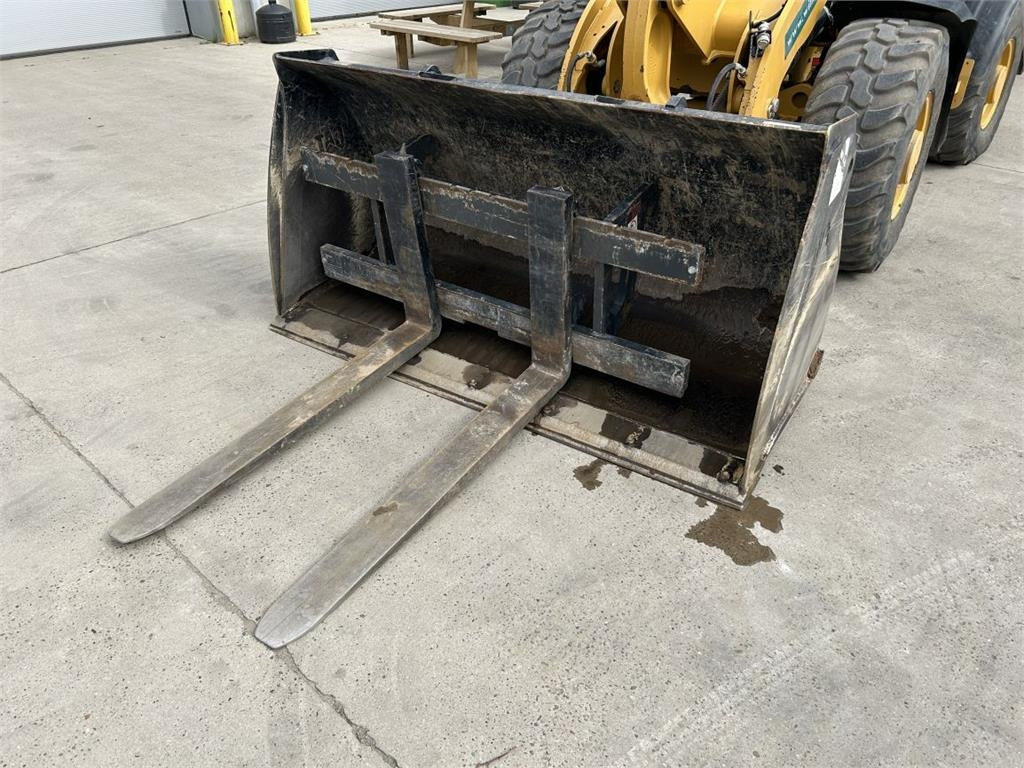 CAT 906M (8758) - Compact loader: picture 5 CAT 906M (8758) - Compact loader: picture 5