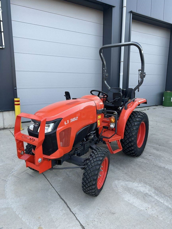 Kubota L1-382 (5278) - Municipal tractor: picture 3 Kubota L1-382 (5278) - Municipal tractor: picture 3