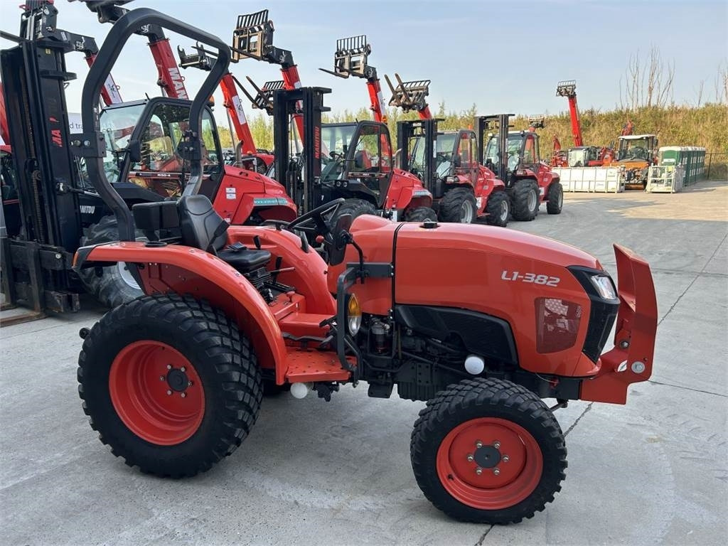 Kubota L1-382 (5278) - Municipal tractor: picture 4 Kubota L1-382 (5278) - Municipal tractor: picture 4