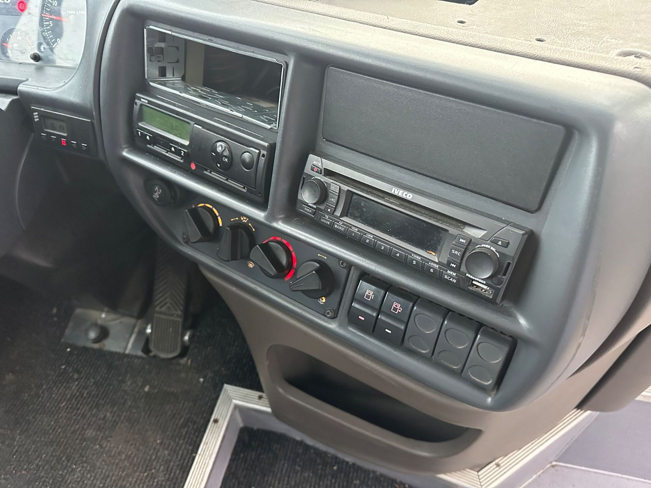 City bus Iveco Irisbus Crossway LE SFR 152 DE*100 km/h*Schalt Iveco Irisbus Crossway LE SFR 152 DE*100 km/h*Schalt: picture 12 City bus Iveco Irisbus Crossway LE SFR 152 DE*100 km/h*Schalt Iveco Irisbus Crossway LE SFR 152 DE*100 km/h*Schalt: picture 12